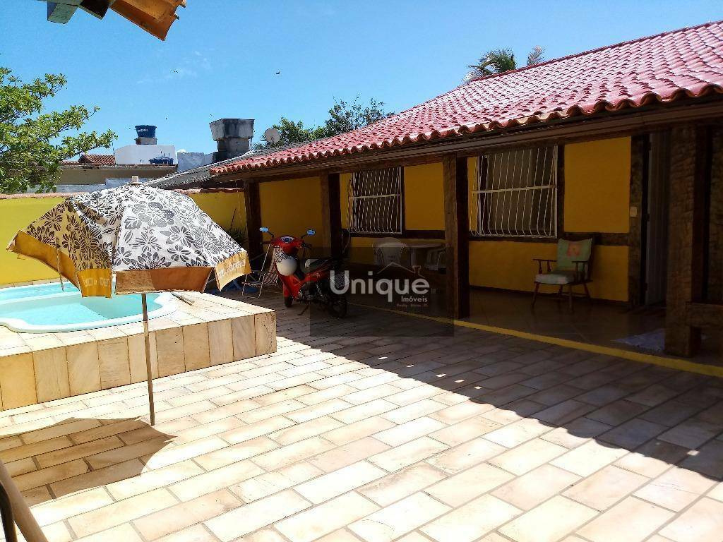 Casa à venda com 3 quartos, 200m² - Foto 1