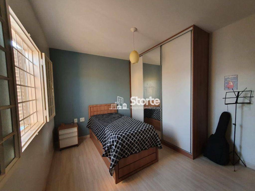 Casa à venda com 4 quartos, 376m² - Foto 11