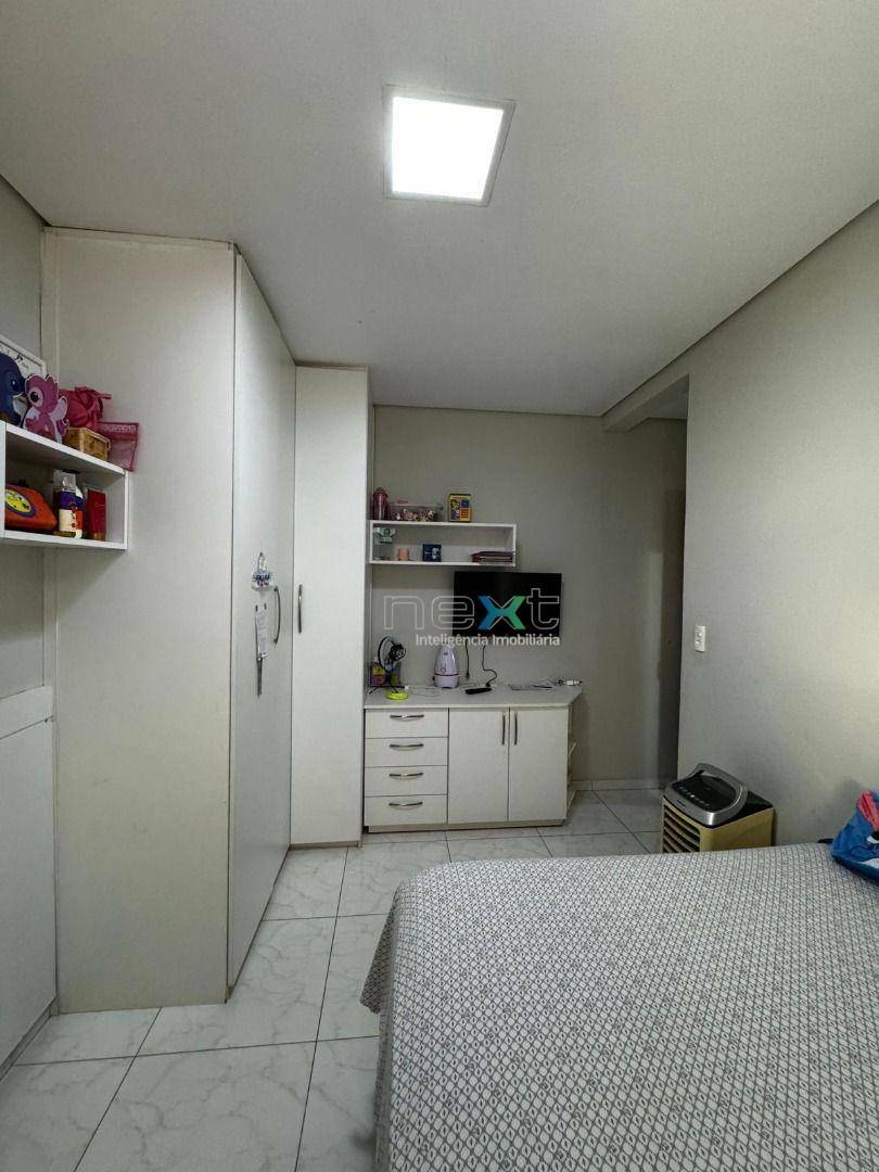 Casa à venda com 3 quartos, 220m² - Foto 4