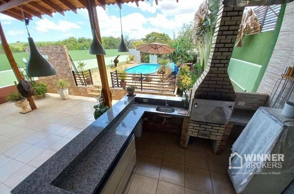 Casa à venda com 3 quartos, 220m² - Foto 14