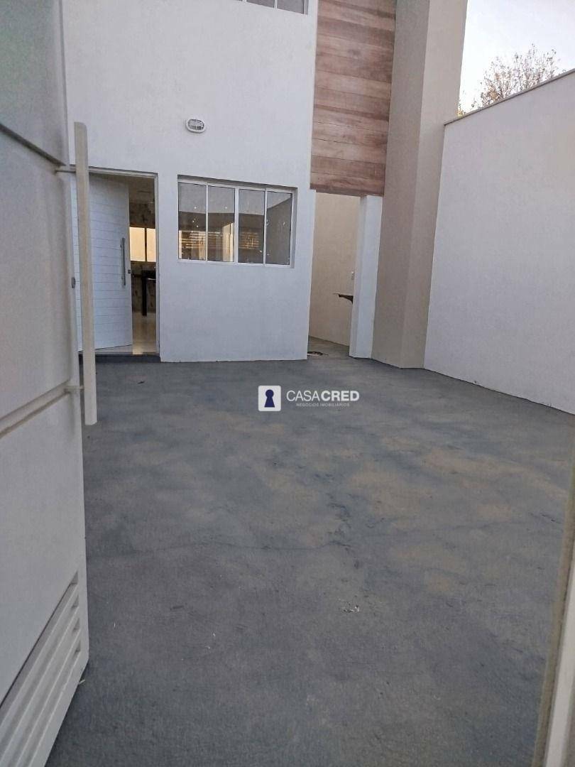 Casa à venda com 2 quartos, 75m² - Foto 2