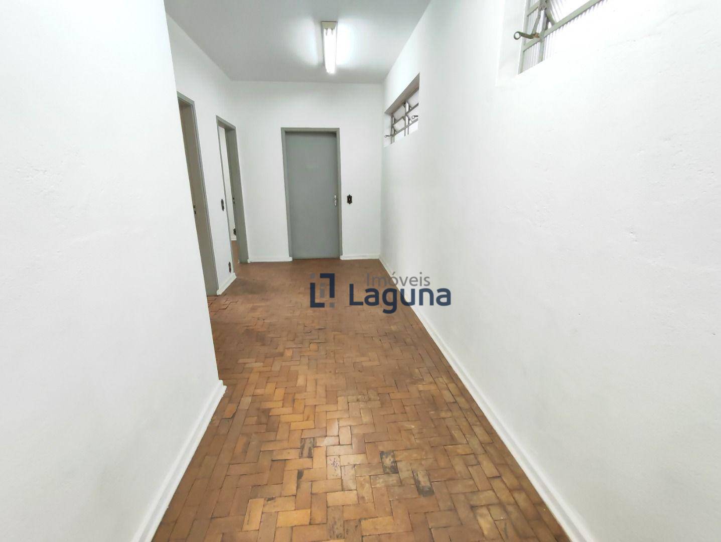 Casa para alugar com 3 quartos, 285m² - Foto 32