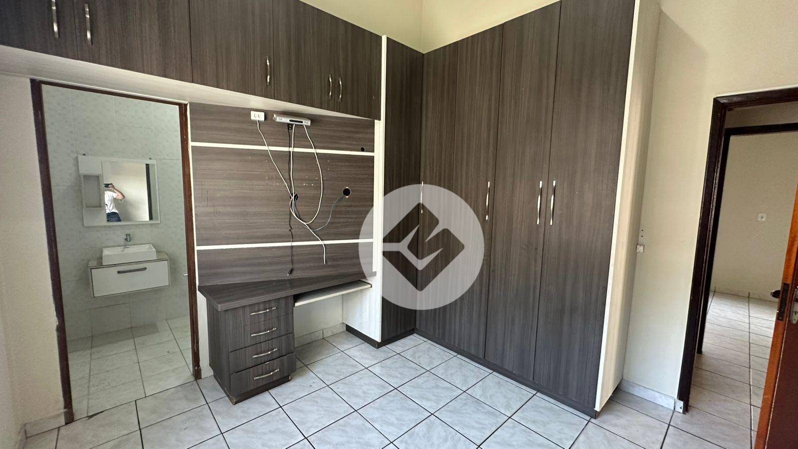 Casa à venda com 3 quartos, 450m² - Foto 4