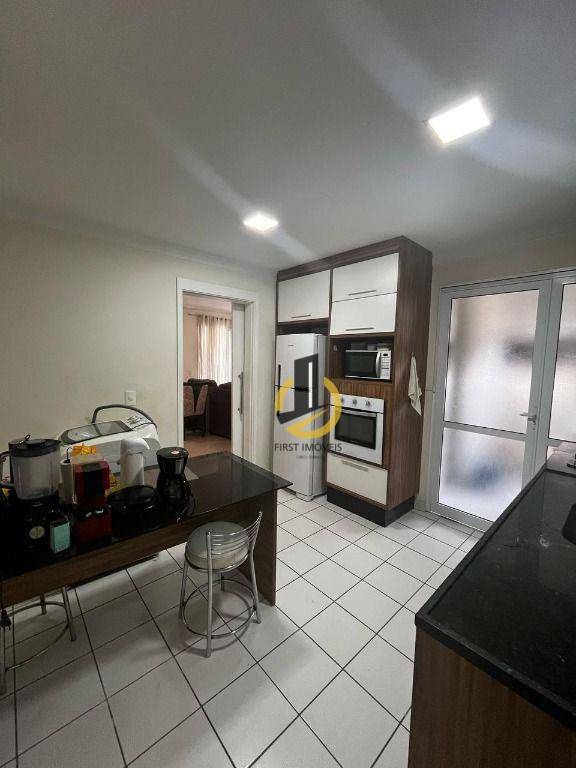 Apartamento à venda com 3 quartos, 106m² - Foto 2