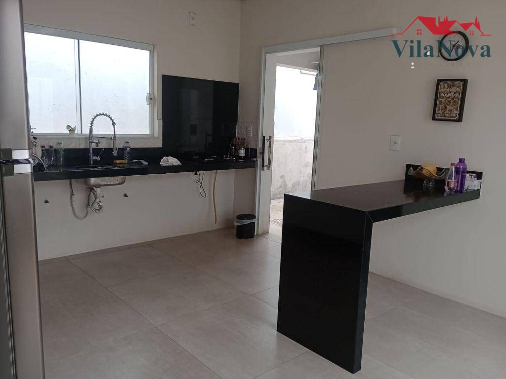 Casa à venda com 3 quartos, 199m² - Foto 1