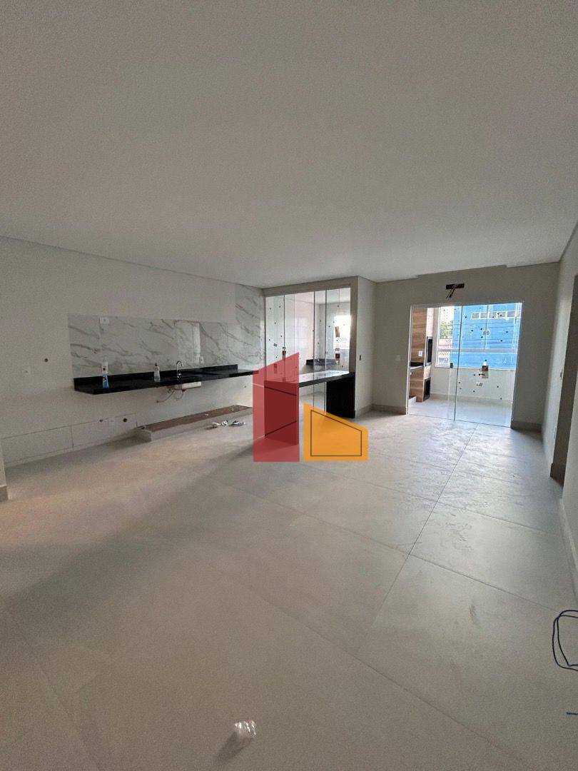 Apartamento à venda com 3 quartos, 135m² - Foto 2