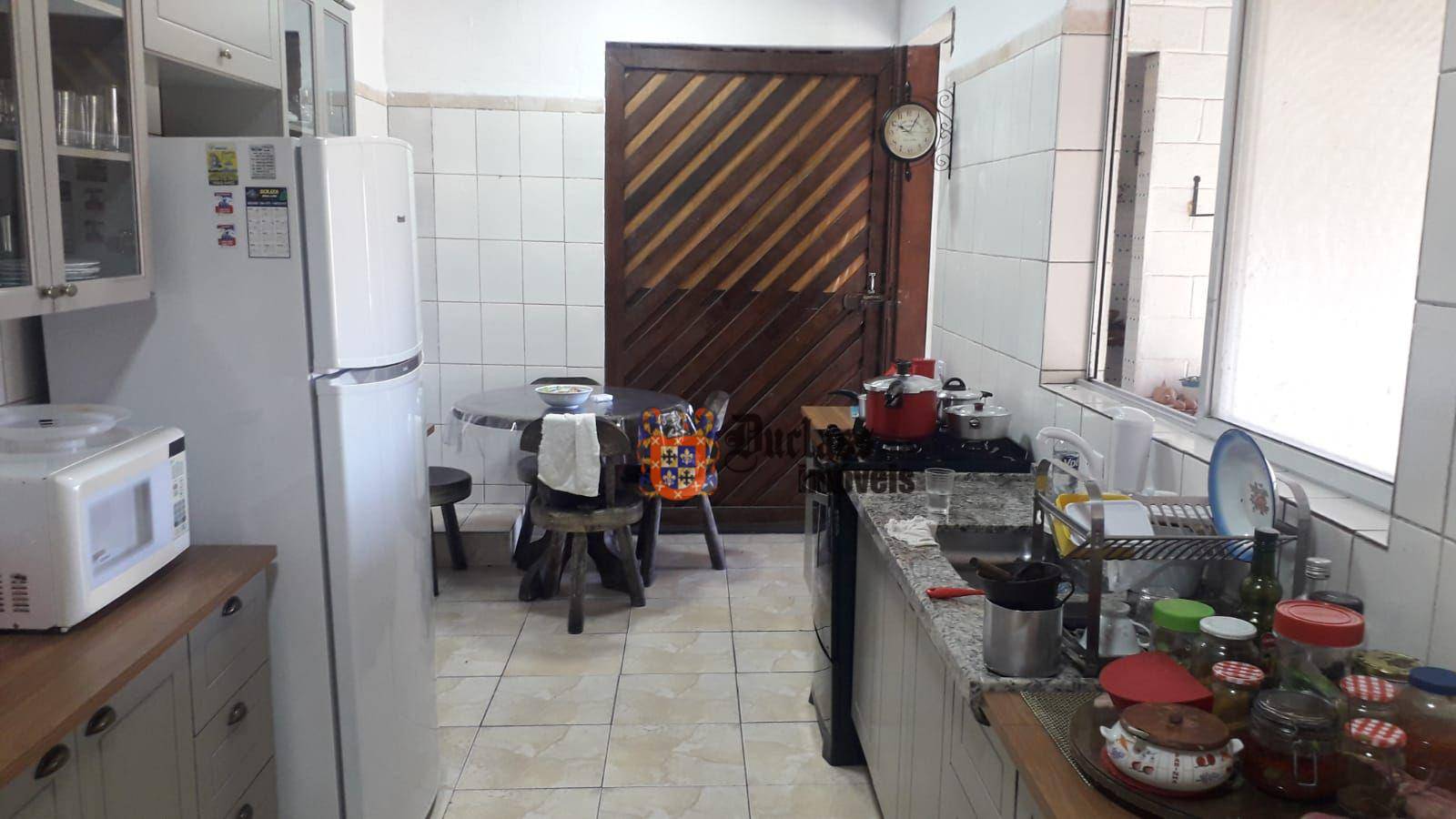 Casa à venda com 3 quartos, 290m² - Foto 14