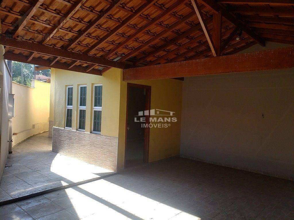 Casa à venda com 3 quartos, 184m² - Foto 1