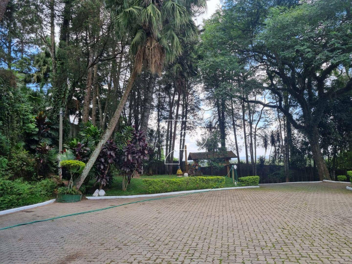 Casa à venda e aluguel com 4 quartos, 570m² - Foto 1