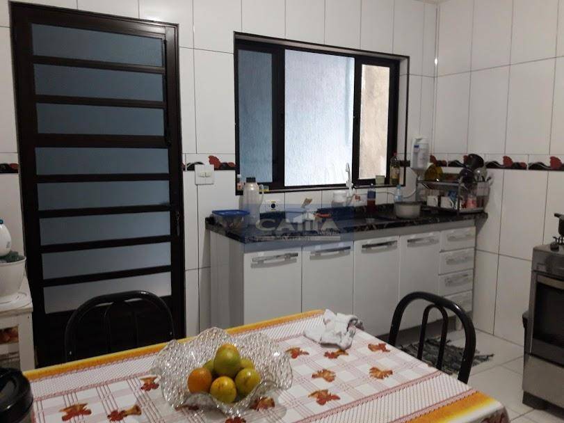 Sobrado à venda com 6 quartos, 220m² - Foto 9