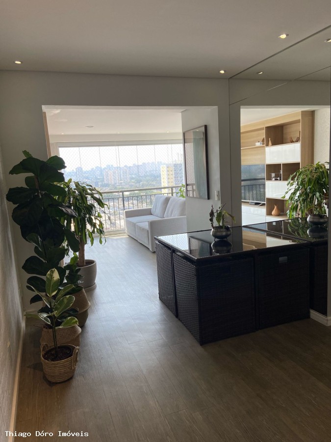 Apartamento à venda com 2 quartos, 67m² - Foto 2