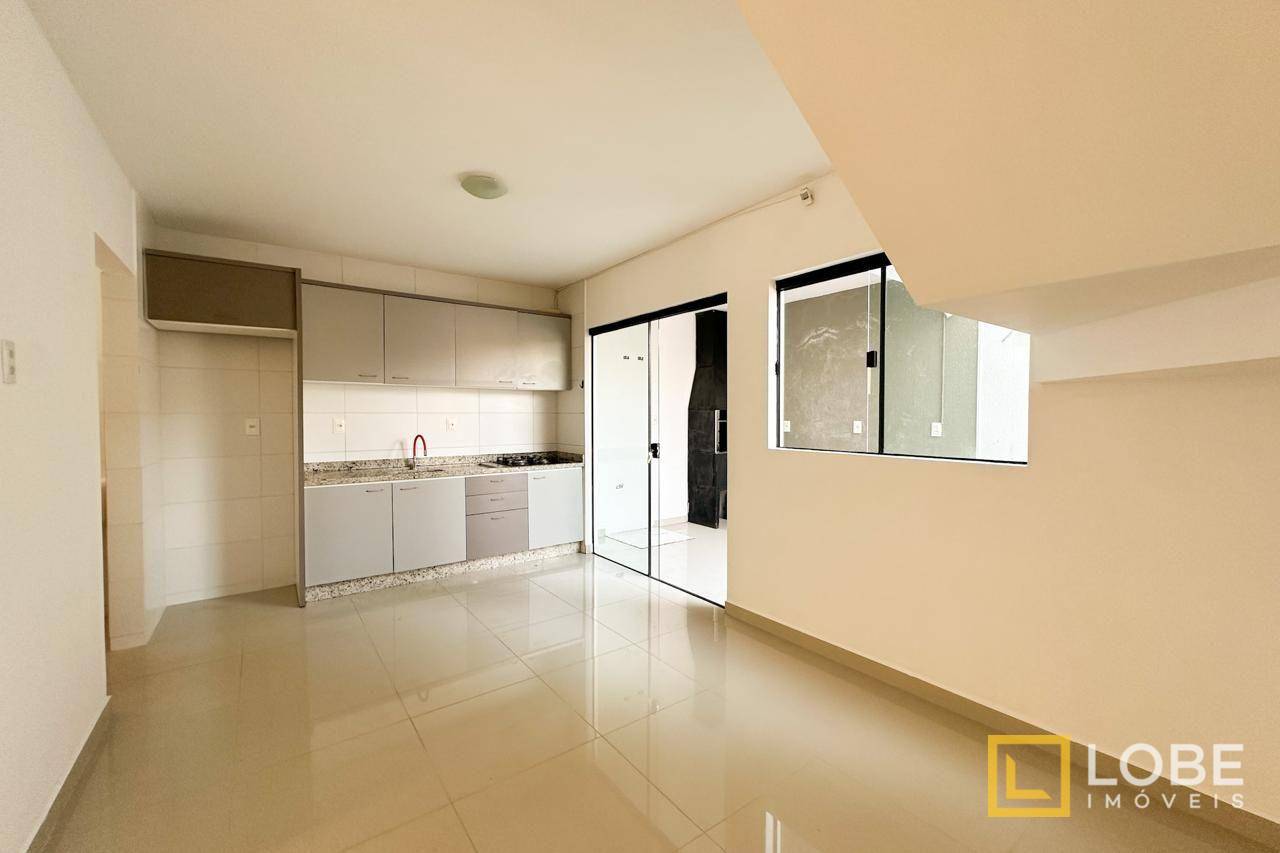 Sobrado à venda com 3 quartos, 140m² - Foto 1