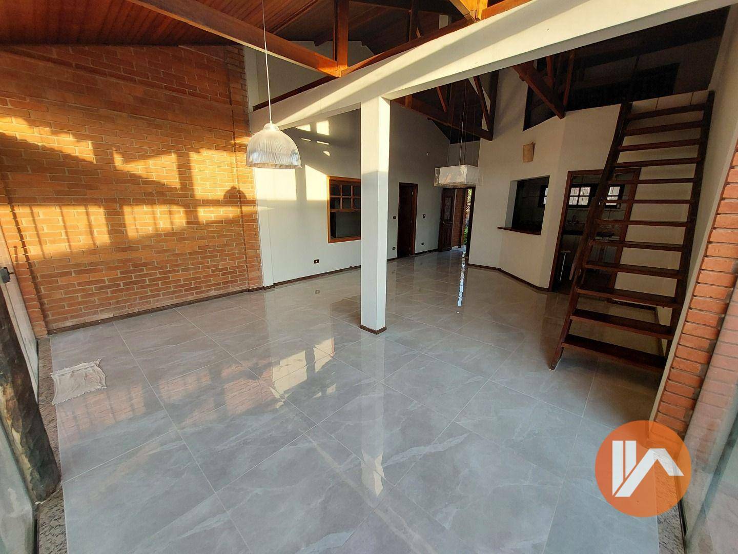 Casa à venda e aluguel com 3 quartos, 200m² - Foto 7