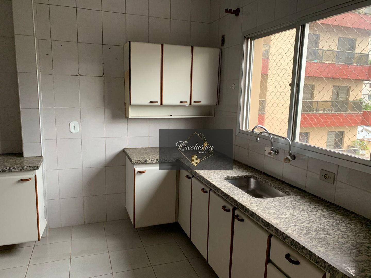 Apartamento à venda com 3 quartos, 142m² - Foto 3