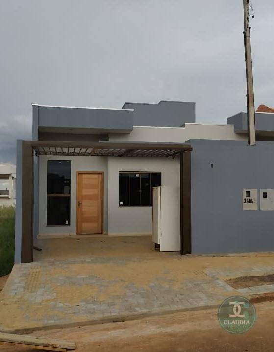 Casa à venda com 2 quartos, 54m² - Foto 1