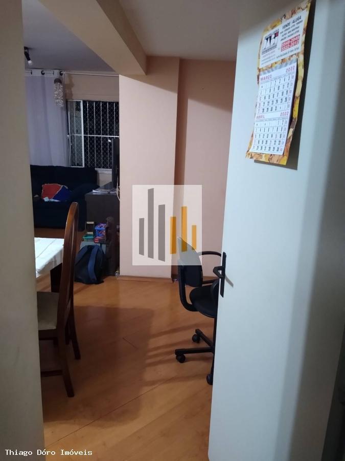 Apartamento à venda com 3 quartos, 70m² - Foto 2