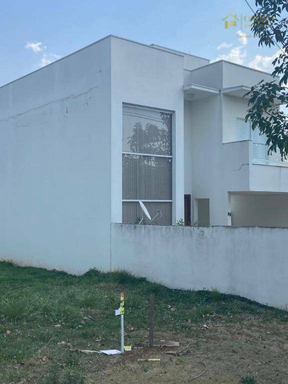 Casa de Condomínio à venda com 3 quartos, 220m² - Foto 2