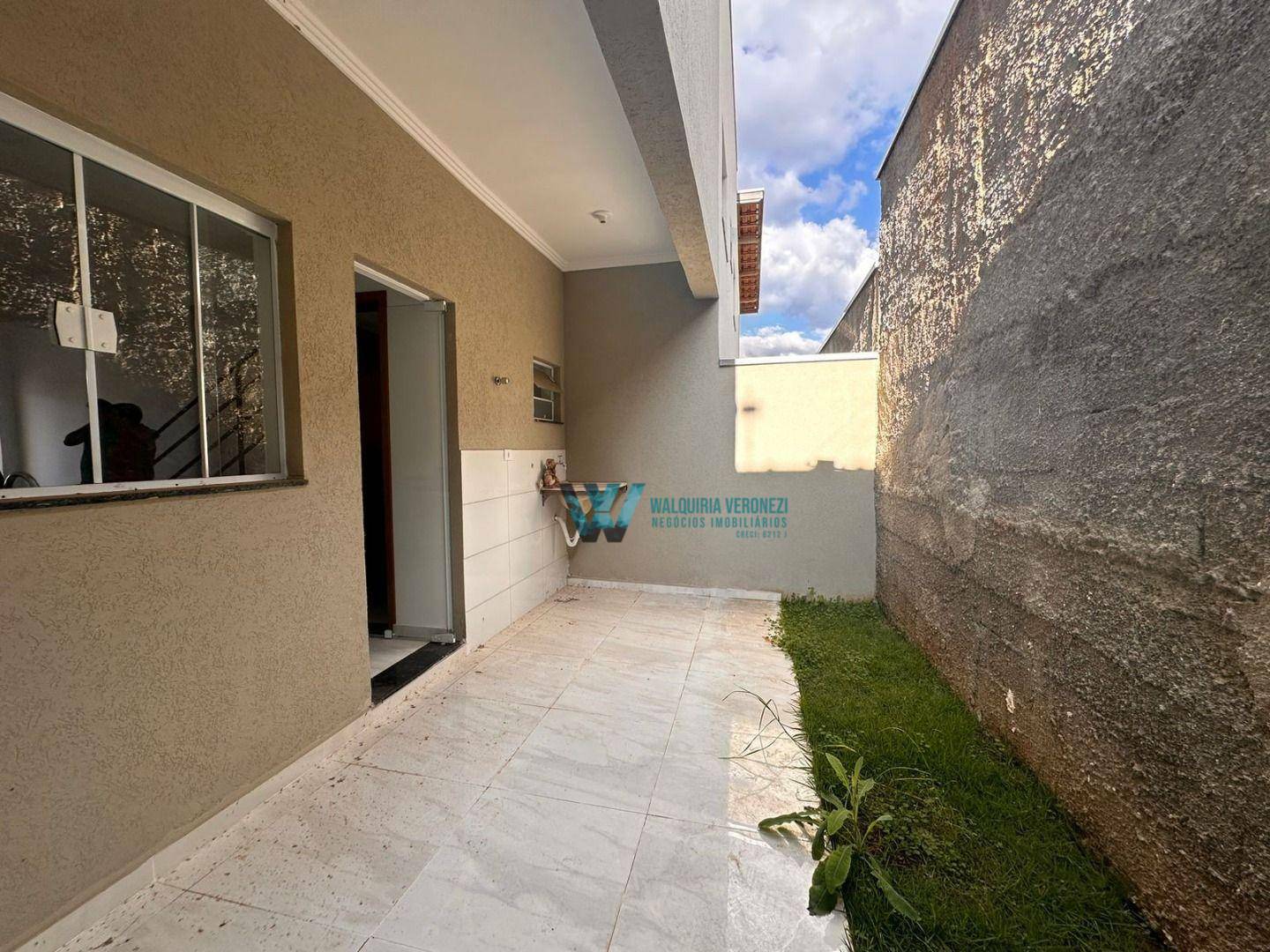 Casa à venda com 2 quartos, 103m² - Foto 2