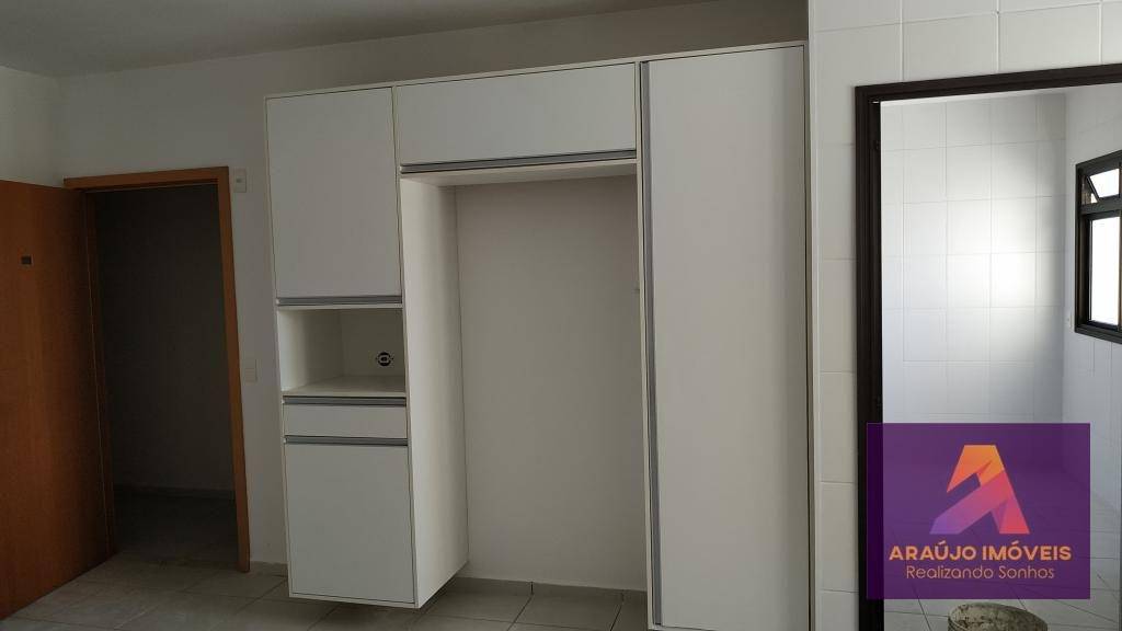 Apartamento à venda com 3 quartos, 118m² - Foto 3