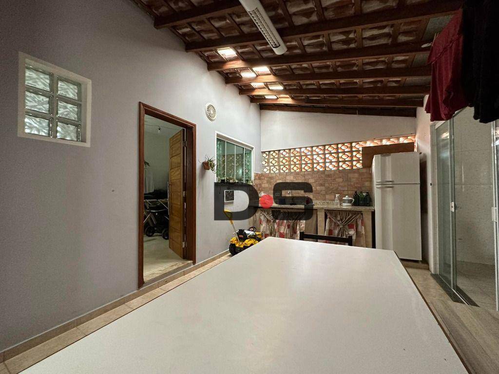 Casa à venda com 4 quartos, 150m² - Foto 13