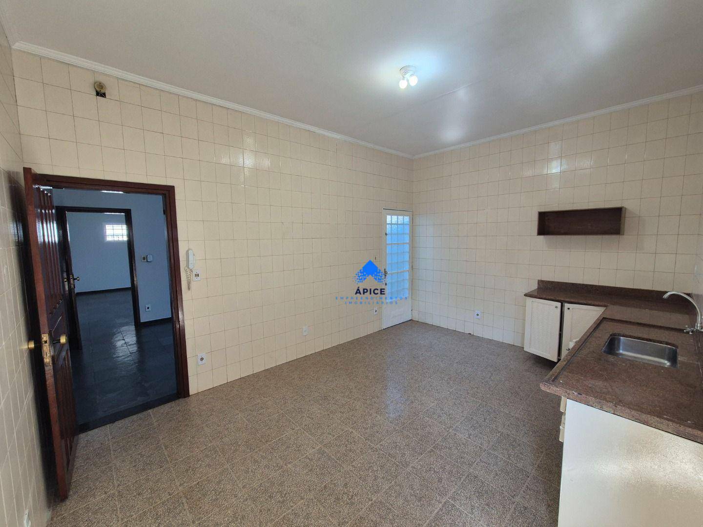 Casa para alugar com 3 quartos, 242M2 - Foto 11