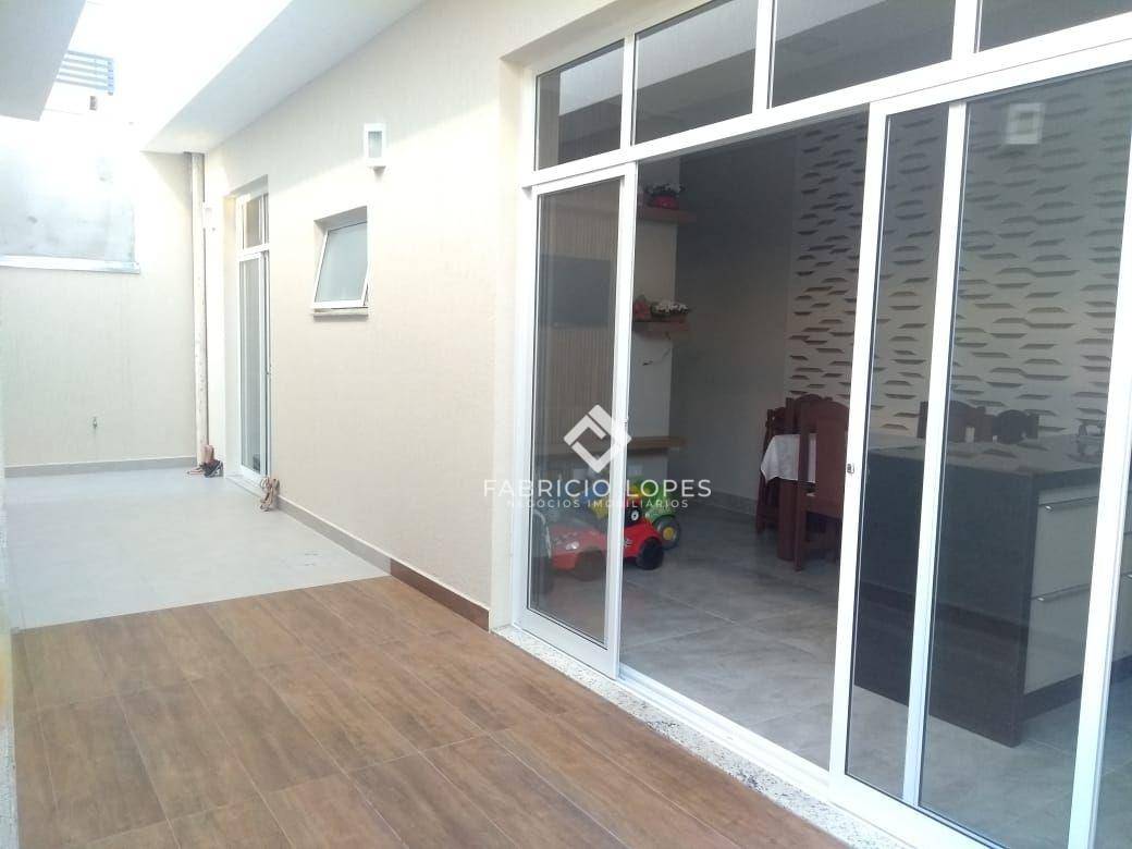 Casa à venda com 3 quartos, 143m² - Foto 14