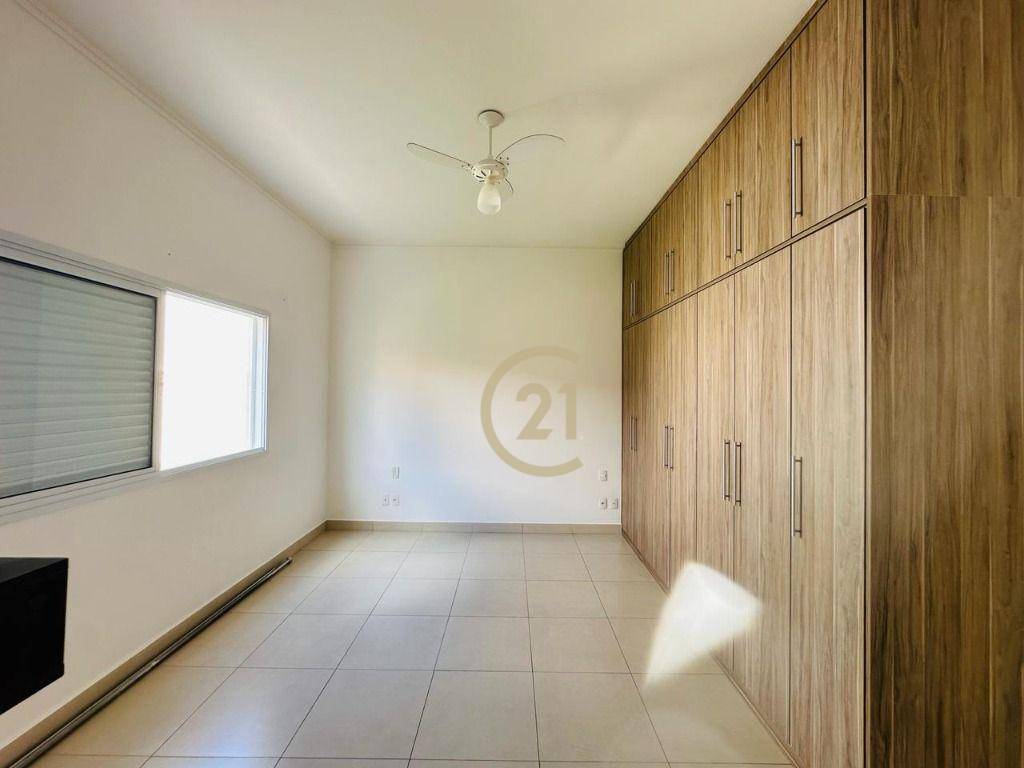 Casa de Condomínio para alugar com 4 quartos, 240m² - Foto 10