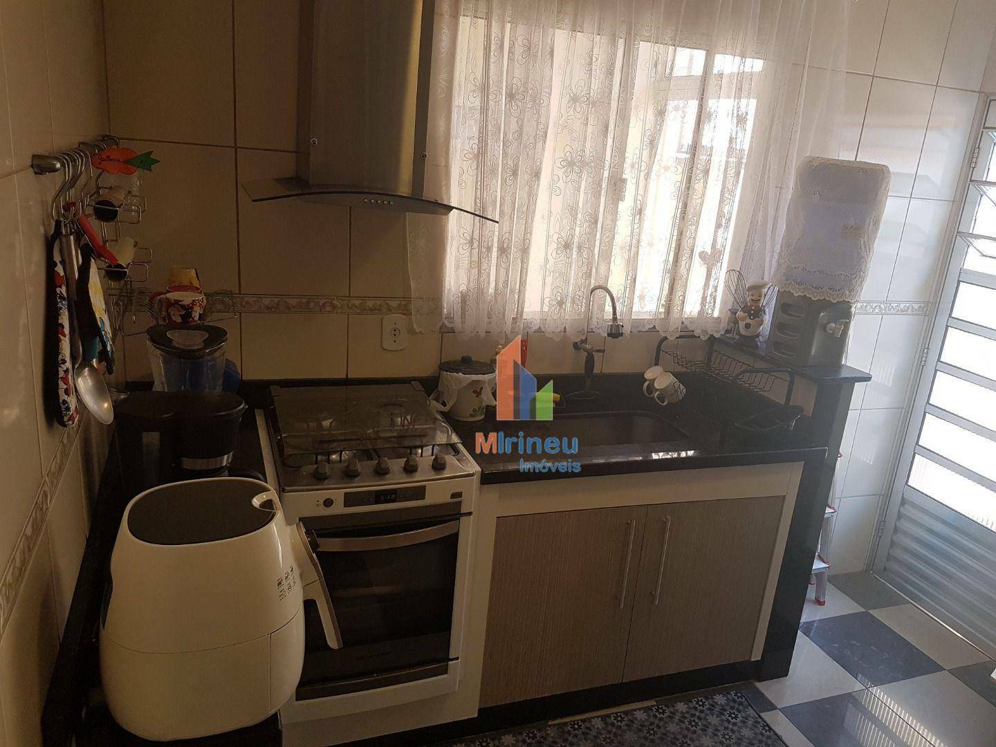 Casa à venda com 3 quartos, 100m² - Foto 4