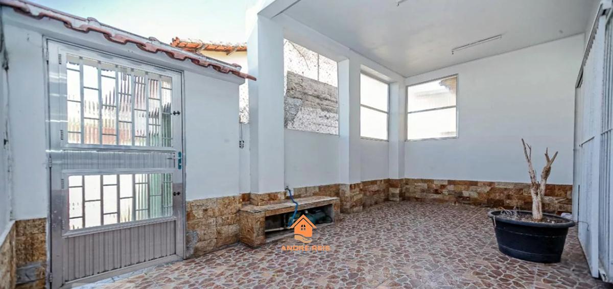 Casa à venda com 3 quartos, 450m² - Foto 2