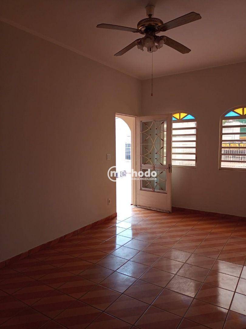 Casa à venda e aluguel com 3 quartos, 210m² - Foto 3