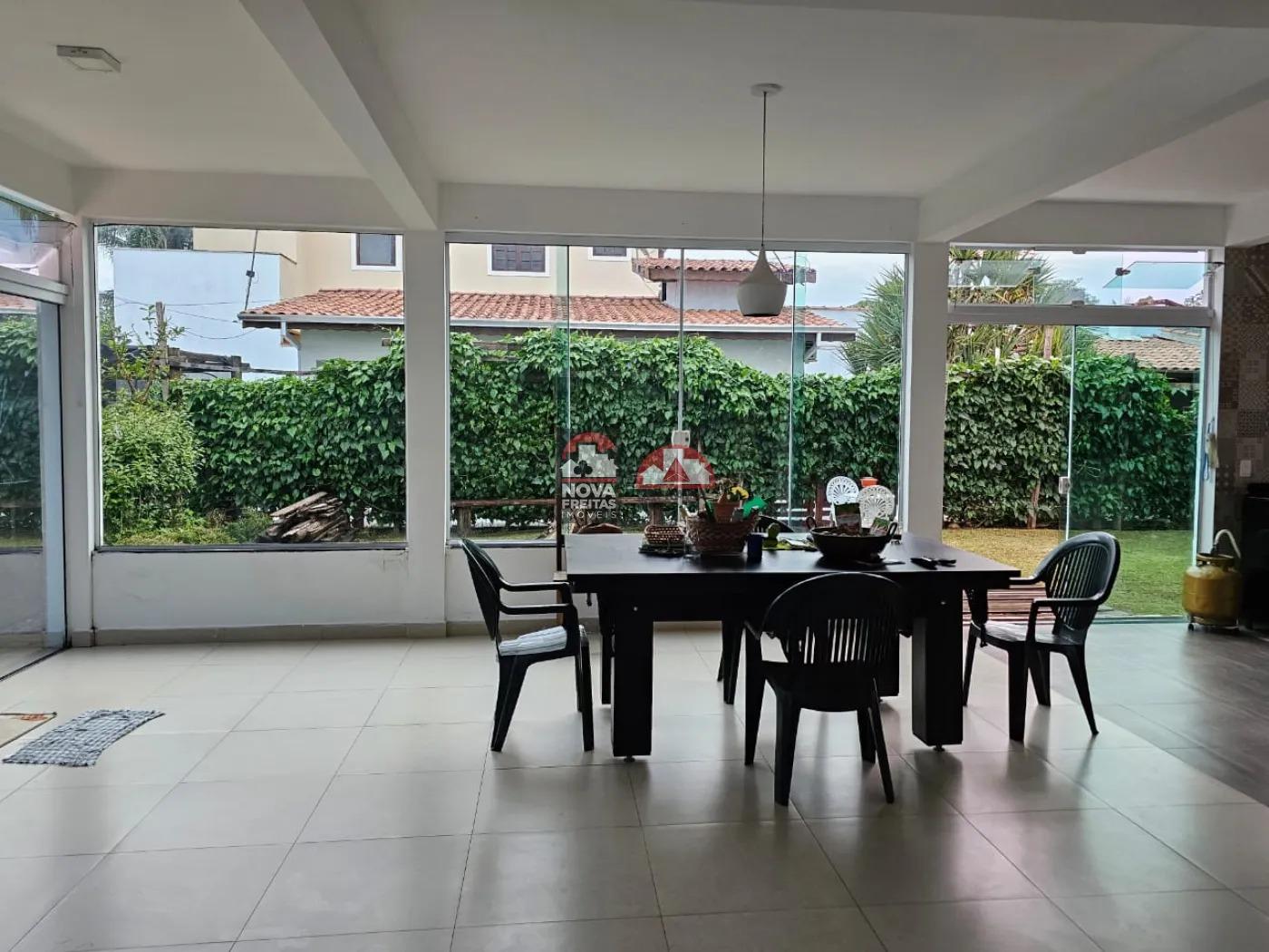 Sobrado à venda com 4 quartos, 220m² - Foto 1