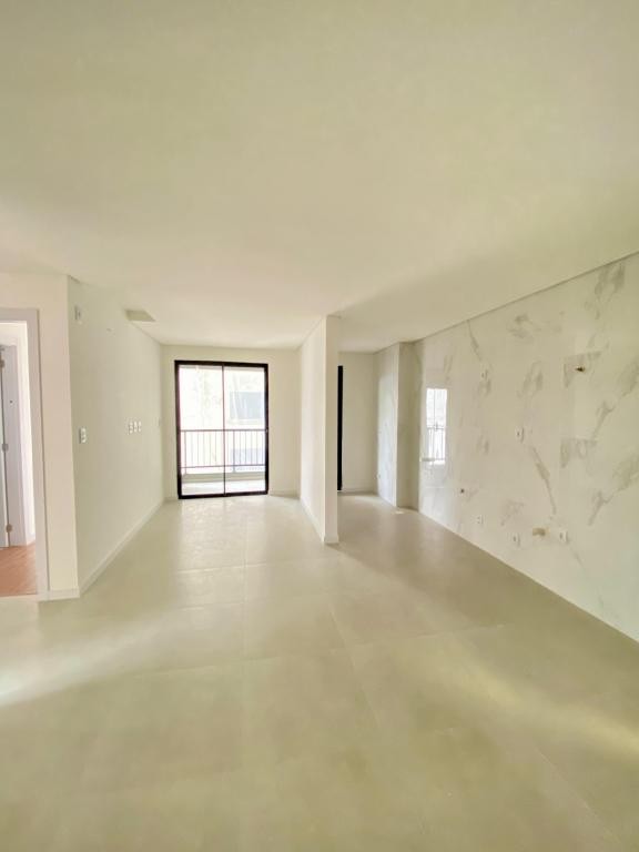 Apartamento à venda com 2 quartos, 63m² - Foto 2