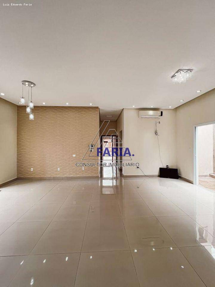 Casa à venda com 3 quartos, 239m² - Foto 3