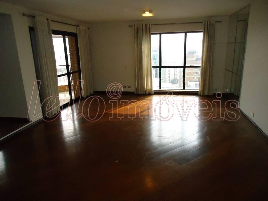 Apartamento para alugar com 4 quartos, 247m² - Foto 2