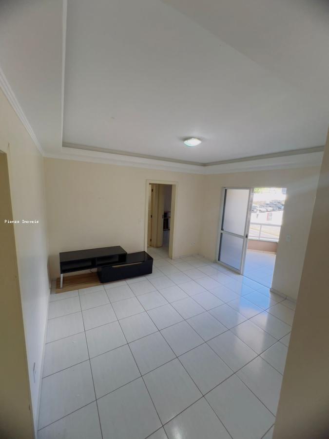 Apartamento à venda com 2 quartos, 71m² - Foto 3