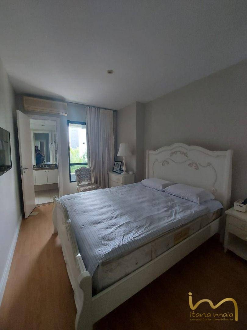 Apartamento à venda com 4 quartos, 243m² - Foto 10