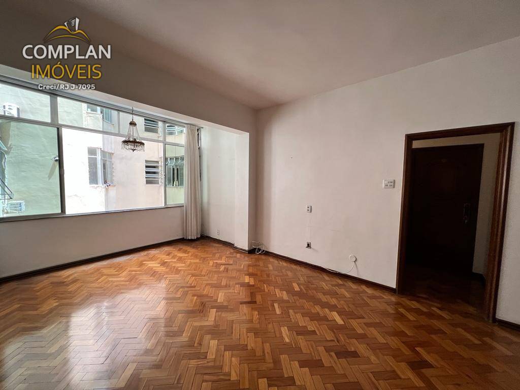 Apartamento à venda com 3 quartos, 160m² - Foto 2