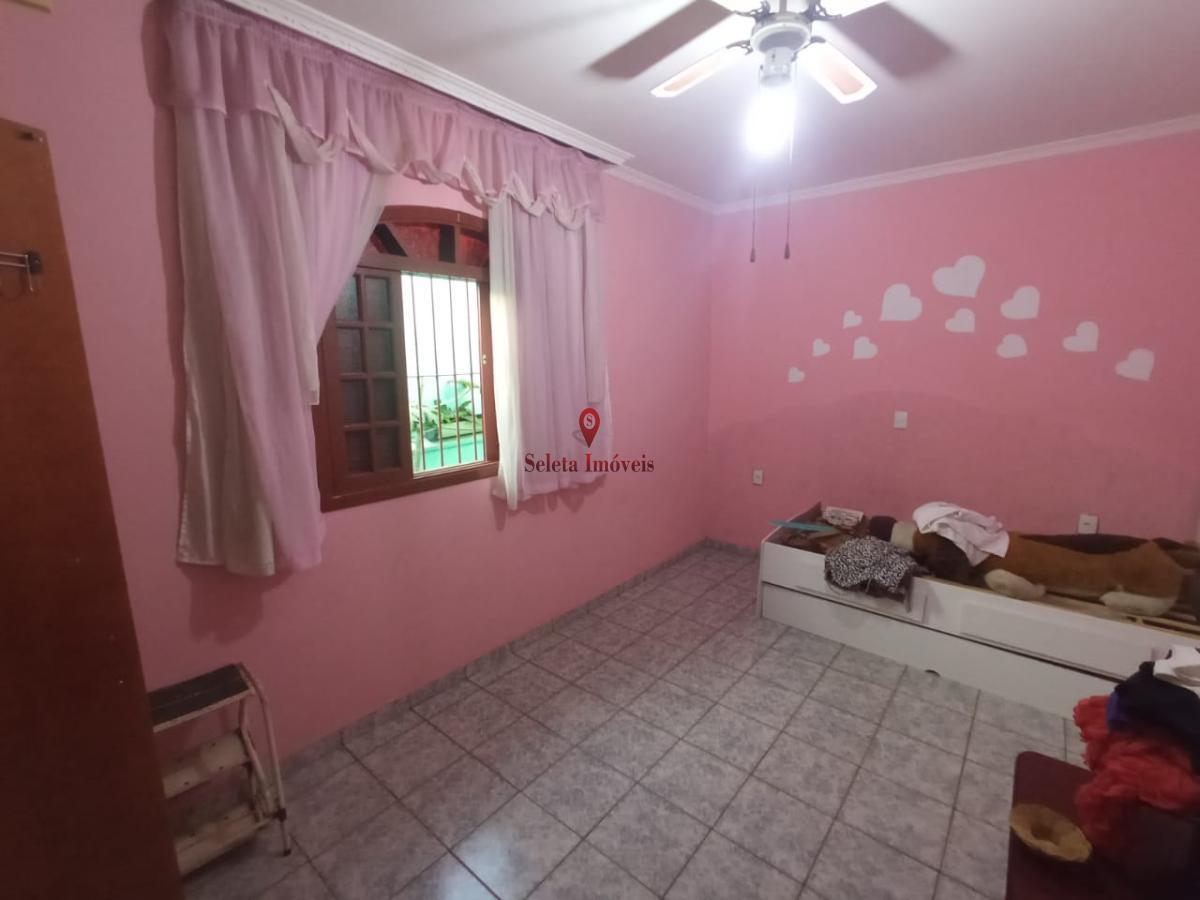 Casa à venda com 3 quartos, 200m² - Foto 14