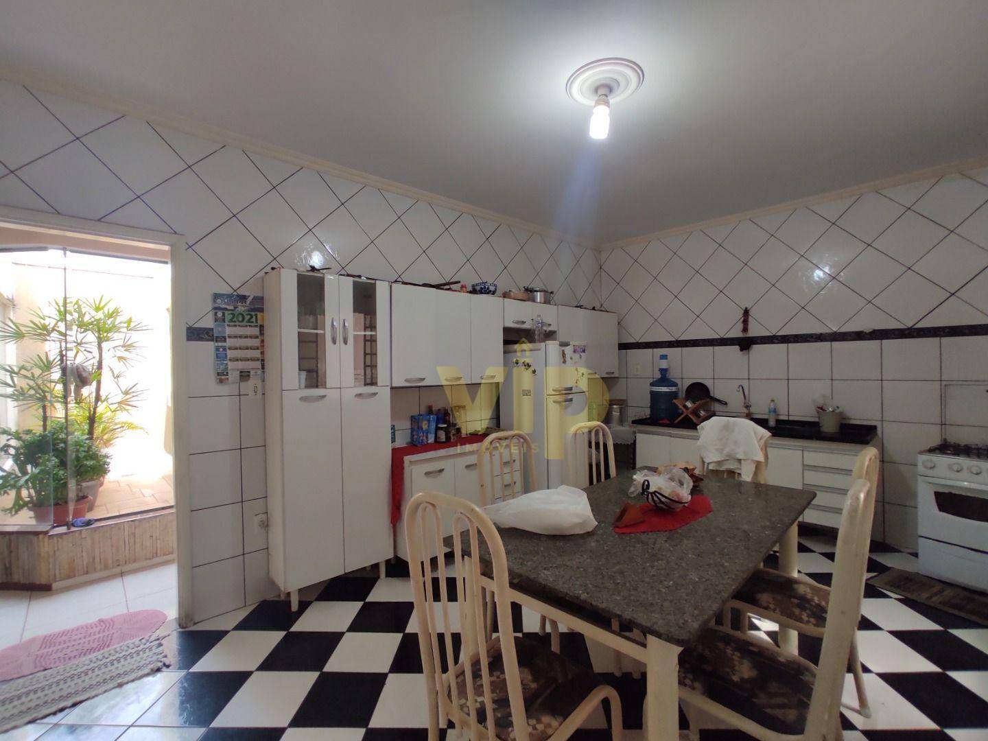 Casa à venda com 3 quartos, 200m² - Foto 5