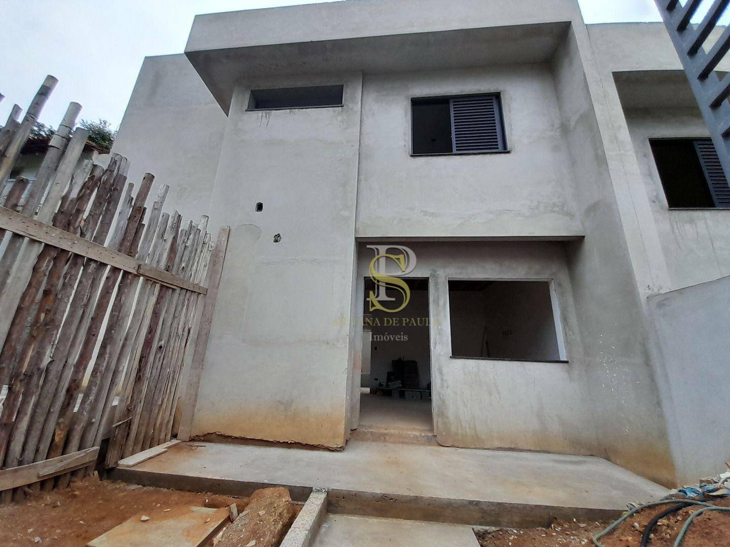 Casa à venda com 3 quartos, 108m² - Foto 2