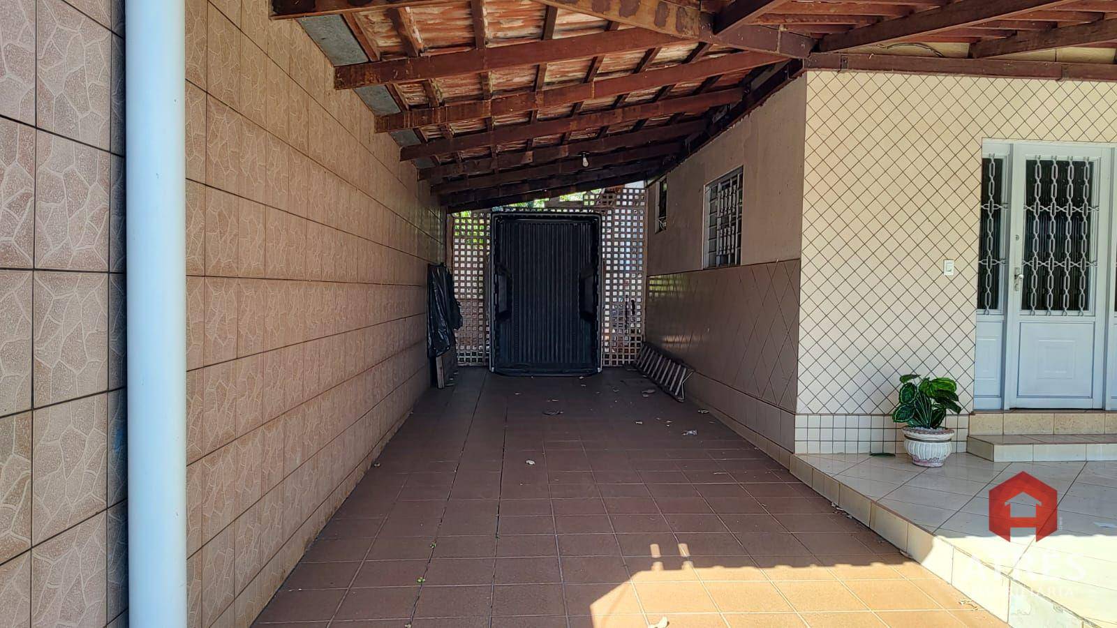 Casa à venda com 4 quartos, 241m² - Foto 3