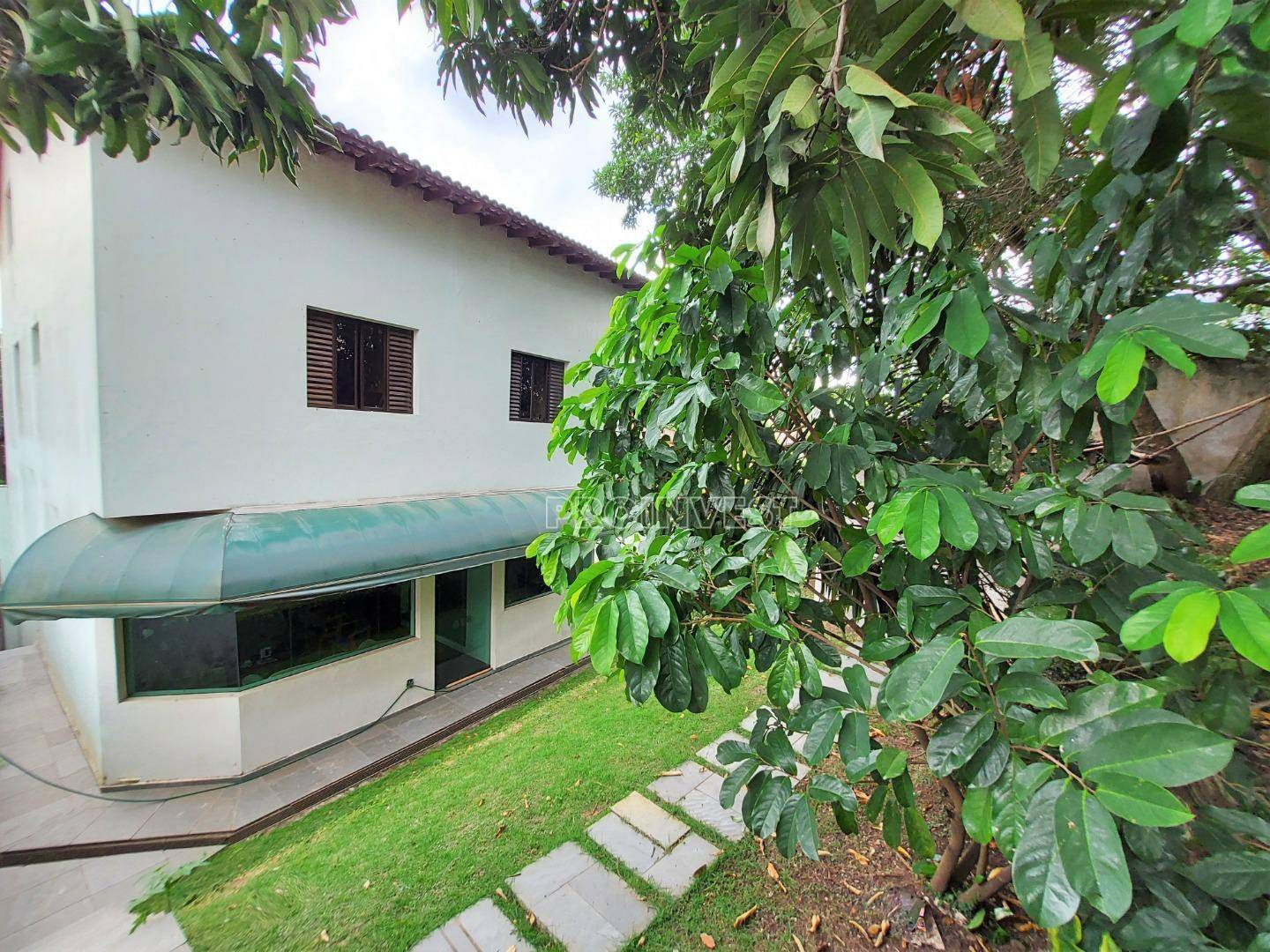 Casa de Condomínio à venda com 4 quartos, 297m² - Foto 1