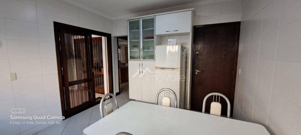 Casa de Condomínio à venda com 4 quartos, 207m² - Foto 11