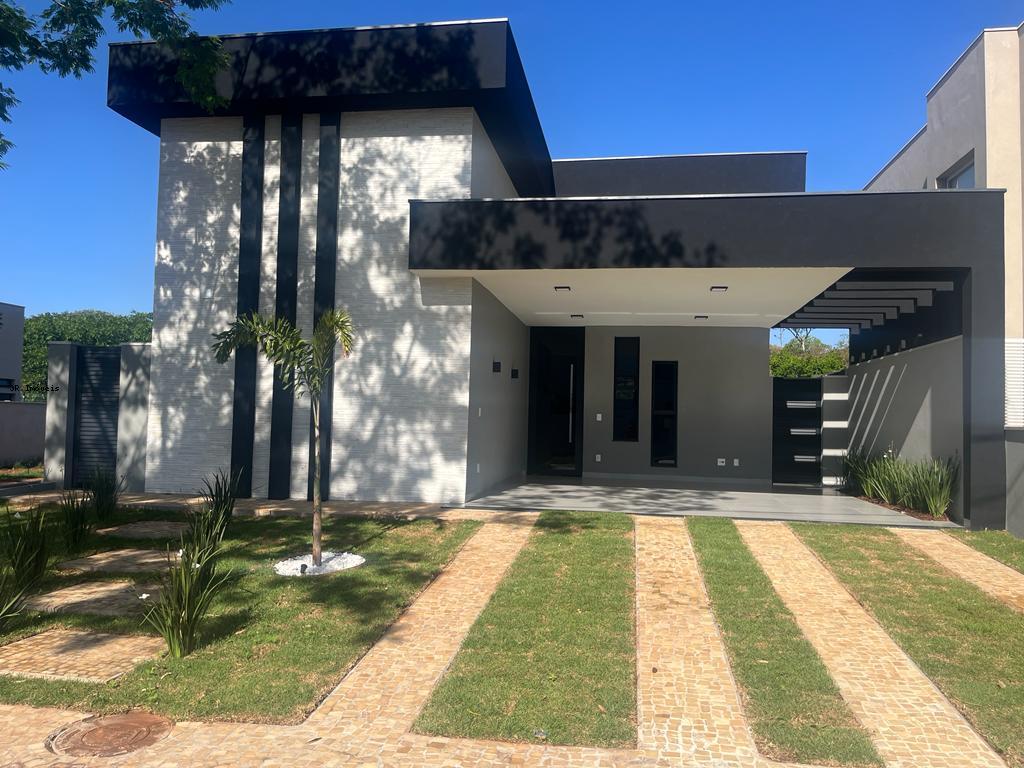 Casa à venda com 3 quartos, 250m² - Foto 1