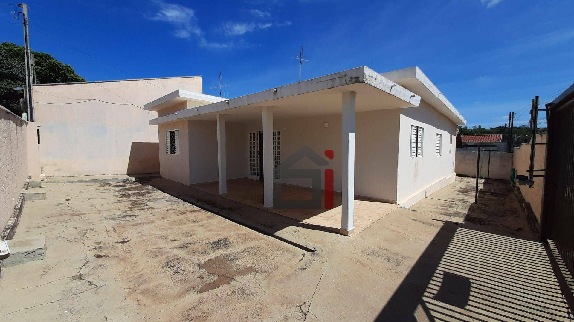 Casa à venda com 4 quartos, 121m² - Foto 1