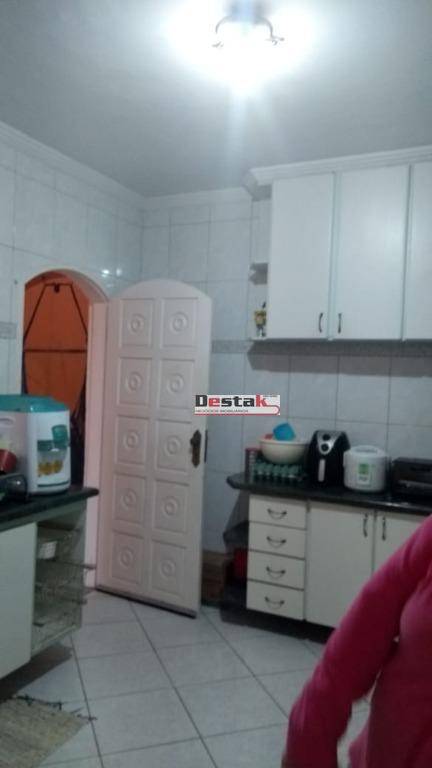Sobrado à venda com 3 quartos, 190m² - Foto 1