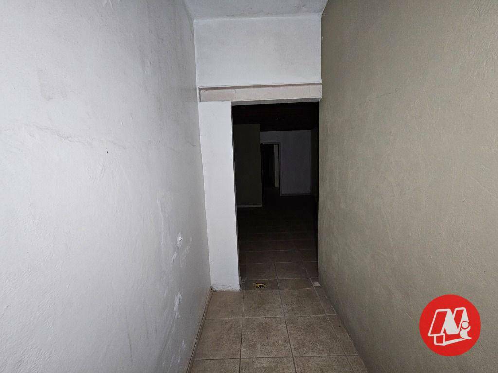 Casa para alugar com 4 quartos, 280m² - Foto 14