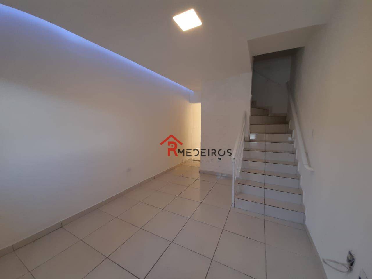 Casa à venda com 2 quartos, 55m² - Foto 2