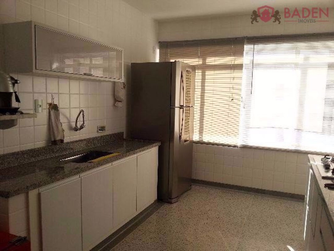 Apartamento à venda com 3 quartos, 200m² - Foto 4