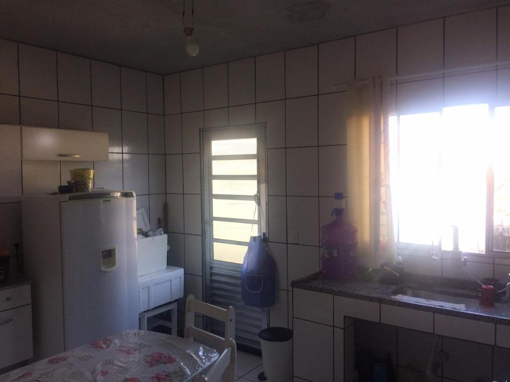 Casa à venda com 6 quartos, 200m² - Foto 11